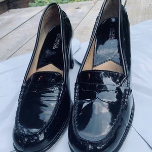 MICHAEL KORS BLACK PATENT PLATFORM LOAFERS, SZ 9